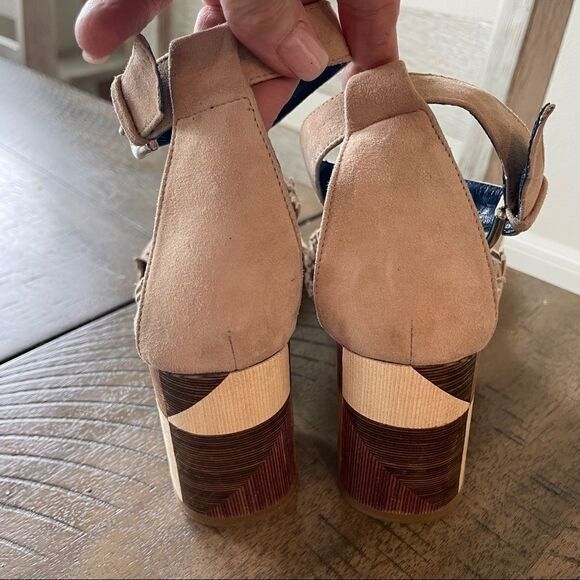 Valentina Rangoni Tan Fringed Block Heel Sandals, Size 7 - Picture 6 of 7